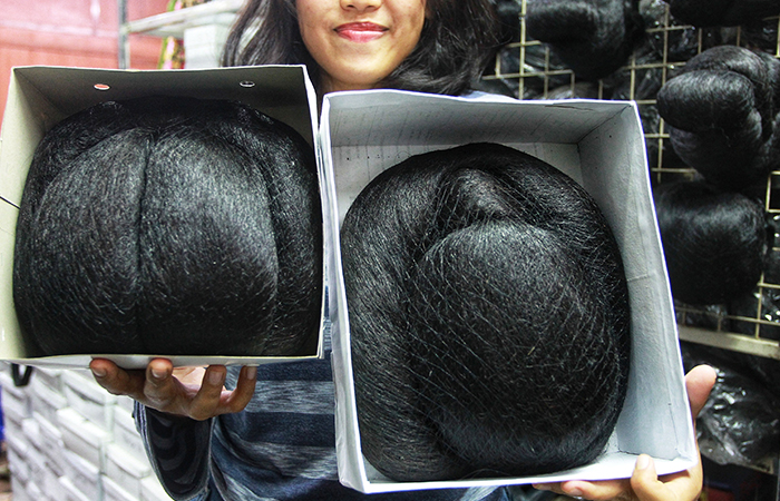 konde atau sanggul gaya Jogja dan Solo yang dijual di Pasar Beringharjo, Kota Jogja