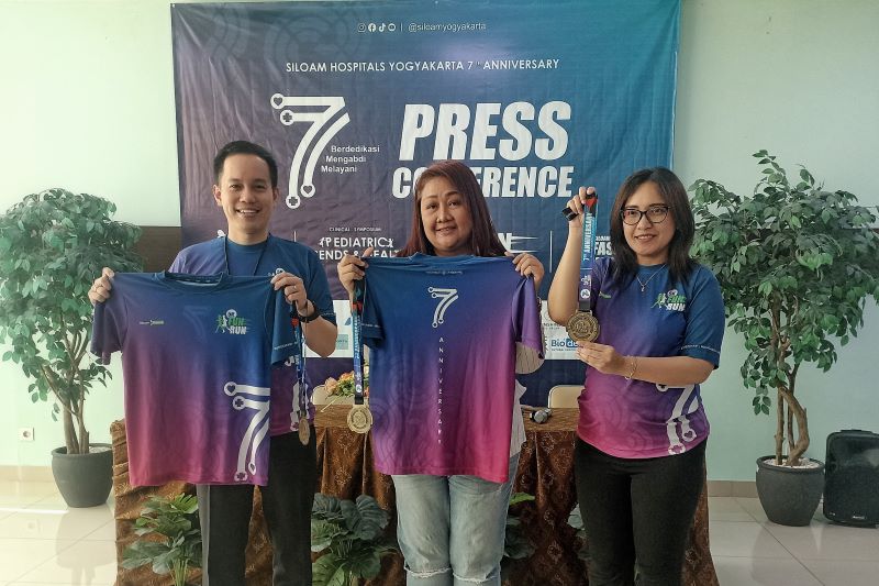 Manajemen Siloam Hospitals Yogyakarta saat menggelar jumpa pers menjelang HUT ke-7, Kamis (18/7/2024).