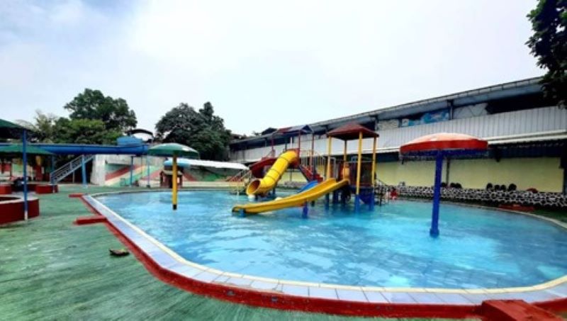 Kolam Renang Tirtasari,