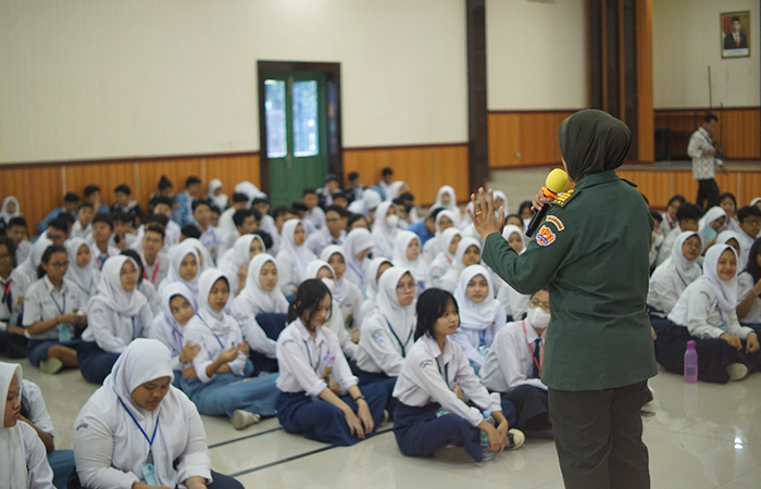 SIAP SEKOLAH - Murid baru SMAN 9 Jogja mengikuti kegiatan MPLS.
