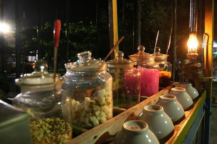 Wedang ronde yang sering dijumpai di Yogyakarta