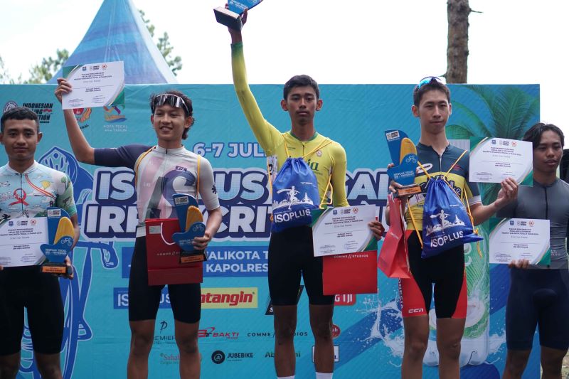 Keterangan Pembalap sepeda putra DIY, Dimas Nur Fadhil Risqi saat menjadi juara di ajang Kejurnas Balap Sepeda Tegal Individual Road Racing (IRR) dan Criterium 2024