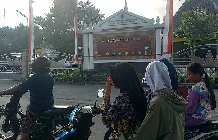 LENGANG: Kantor Kalurahan Bangunjiwo yang berada di Kapanewon Kasihan, Bantul (22/7). Diduga adanya pungli bagi warga baru yang pindah dari Wirobrajan, Jogja ke kalurahan ini.