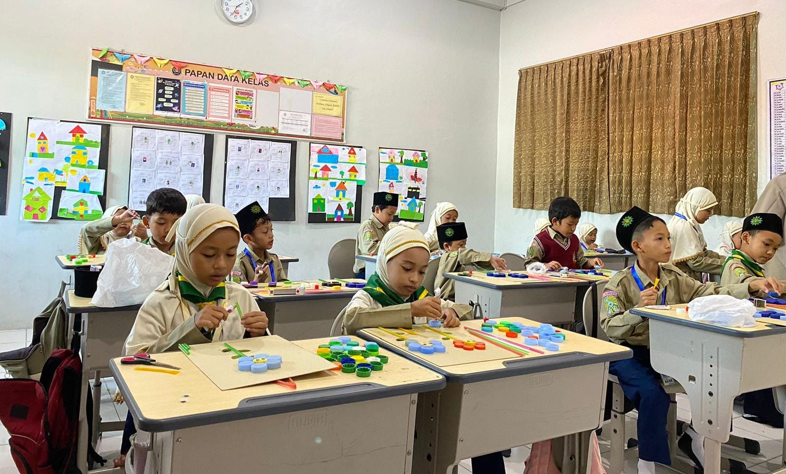 ILUSTRASI -  Sejumlah pelajar SD Muhammadiyah Al Mujahidin Wonosari melakukan aktivitas di dalam ruang kelas  (Doc Radar Jogja)
