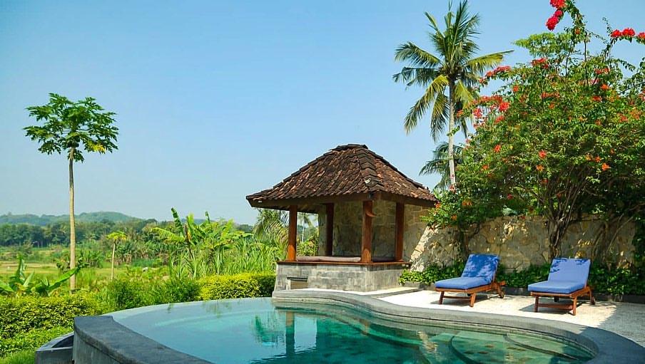 Bluestepsvilla, salah satu rekomendasi tempat makan dengan view luar biasa di wilayah Bangunjiwo, Kasihan, Bantul yang wajib dikunjungi saat ke Yogyakarta.