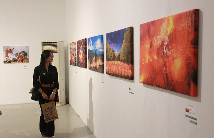 BERAGAM: Karya foto dari 23 negara yang ditampilkan di International Photo Exhibition di Galeri R.J Katamsi Institut Seni Indonesia (ISI) Yogyakarta (23/7).GUNTUR AGA TIRTANA/RADAR JOGJA&nbsp;