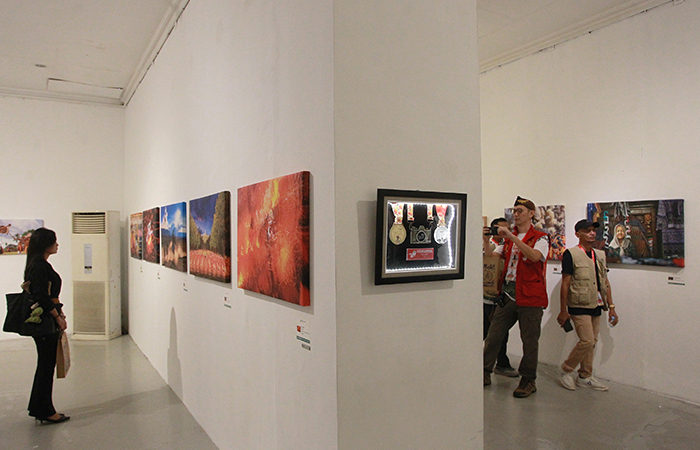 BERAGAM: Karya foto dari 23 negara yang ditampilkan di International Photo Exhibition di Galeri R.J Katamsi Institut Seni Indonesia (ISI) Yogyakarta (23/7).GUNTUR AGA TIRTANA/RADAR JOGJA&nbsp;
