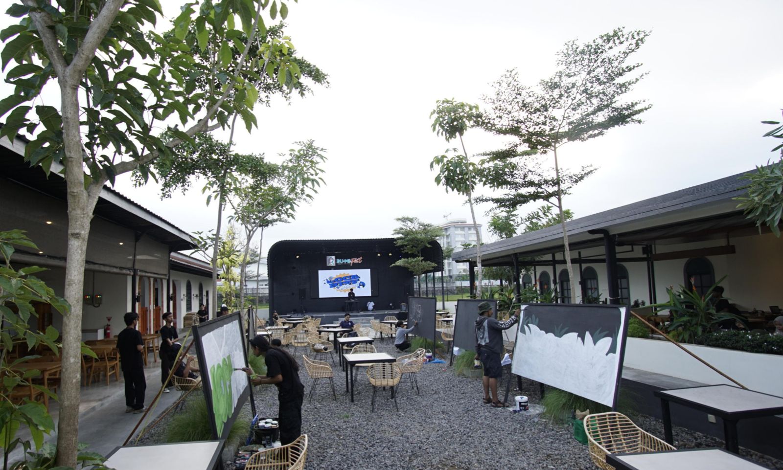 Mahasiwa Amikom Gelar "Loca Nite x Mural Competition 2024&rdquo;