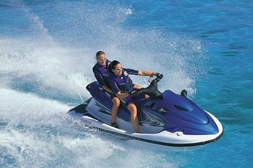 Gambaran Keseruan Naik Jetski