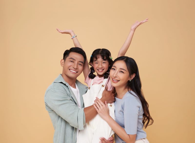 Iluistrasi anak bersama orang tua