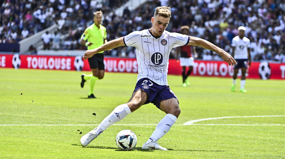 Thijs Dallinga resmi memperkuat Bologna untuk pengganti Joshua Zirkzee yang hengkang ke Manchester United (getty)