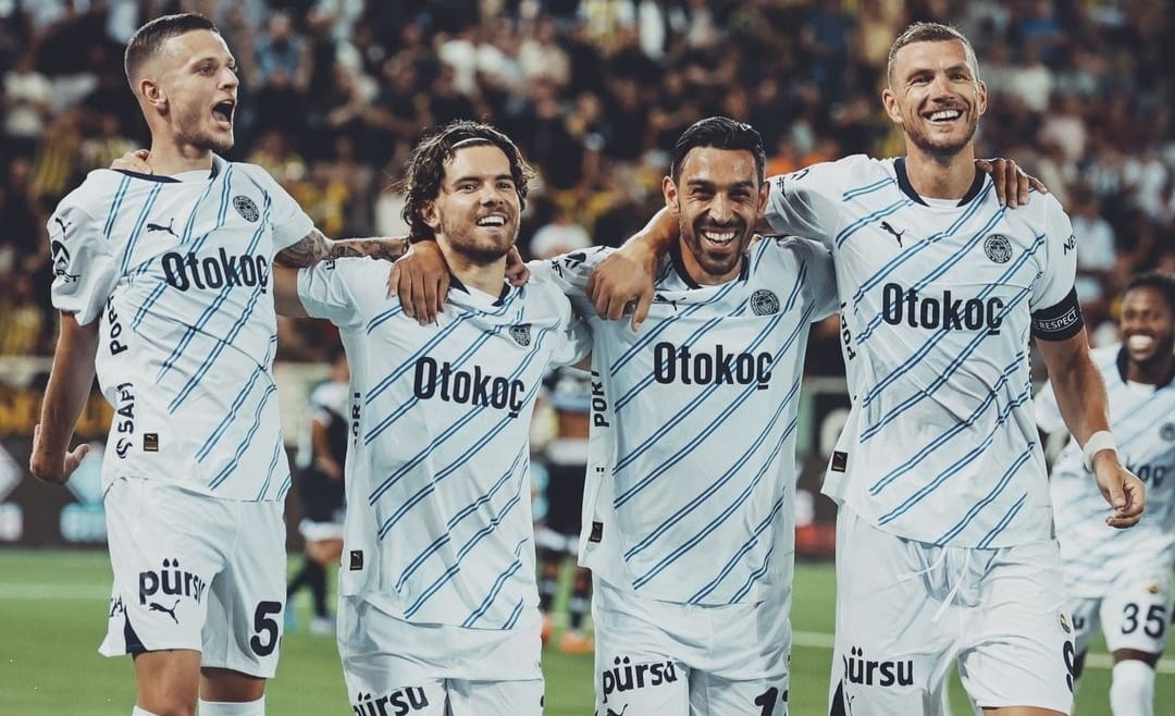 Penggawa Fenerbahce rayakan kemenangan atas Lugano dengan skor 4-0 (ig fenerbahce)