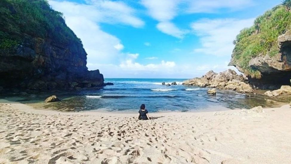 Keindahan Pantai Torohudan