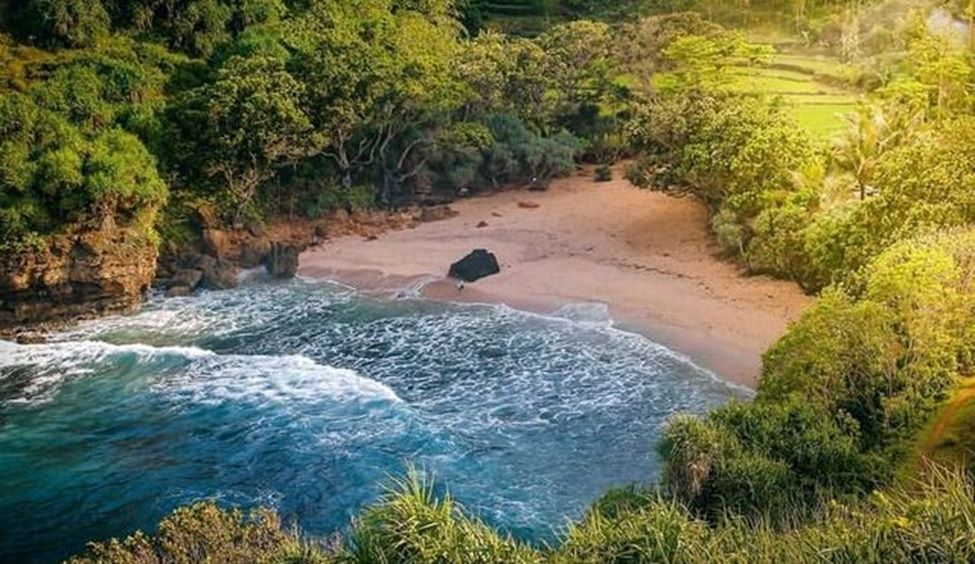Keindahan pantai ngetun dengan vibes disney moana (Sumber:  yawisata.com)