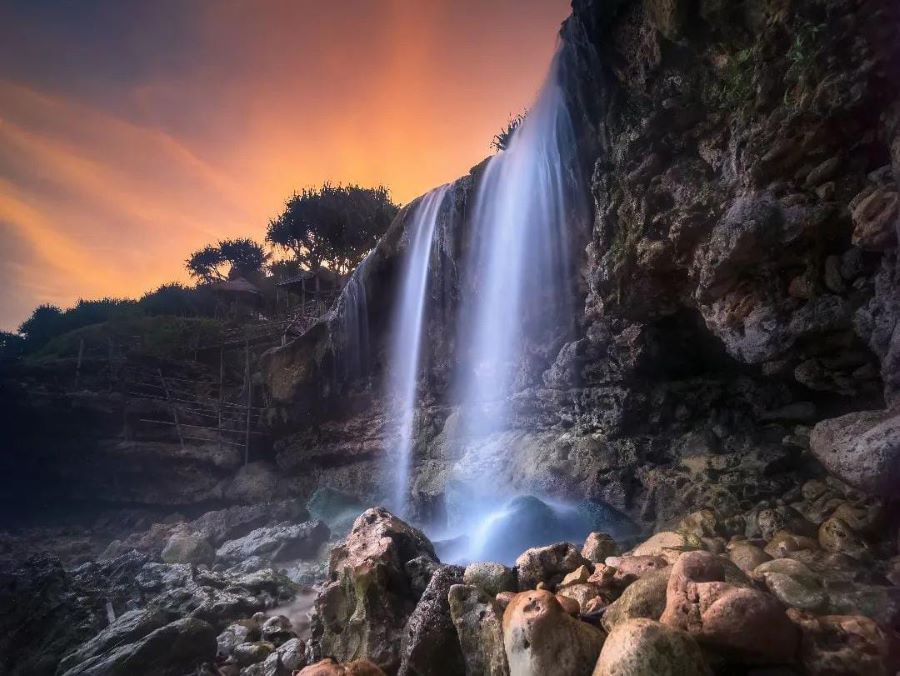 Air Terjun Pantai Jogan (Sumber Foto: Instagram / @pw_panggih)