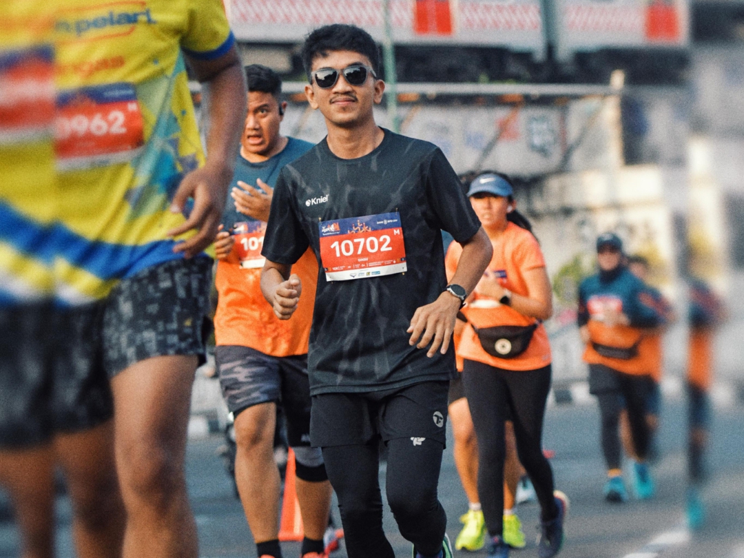 TAK PERNAH ABSEN: Ginanjar Subekti, 34, pelari asal Desa Kebadongan, Klirong, Kebumen saat ikut dalam berbagai kompetisi lari bergengsi.&nbsp;(Dokumentasi Pribadi)