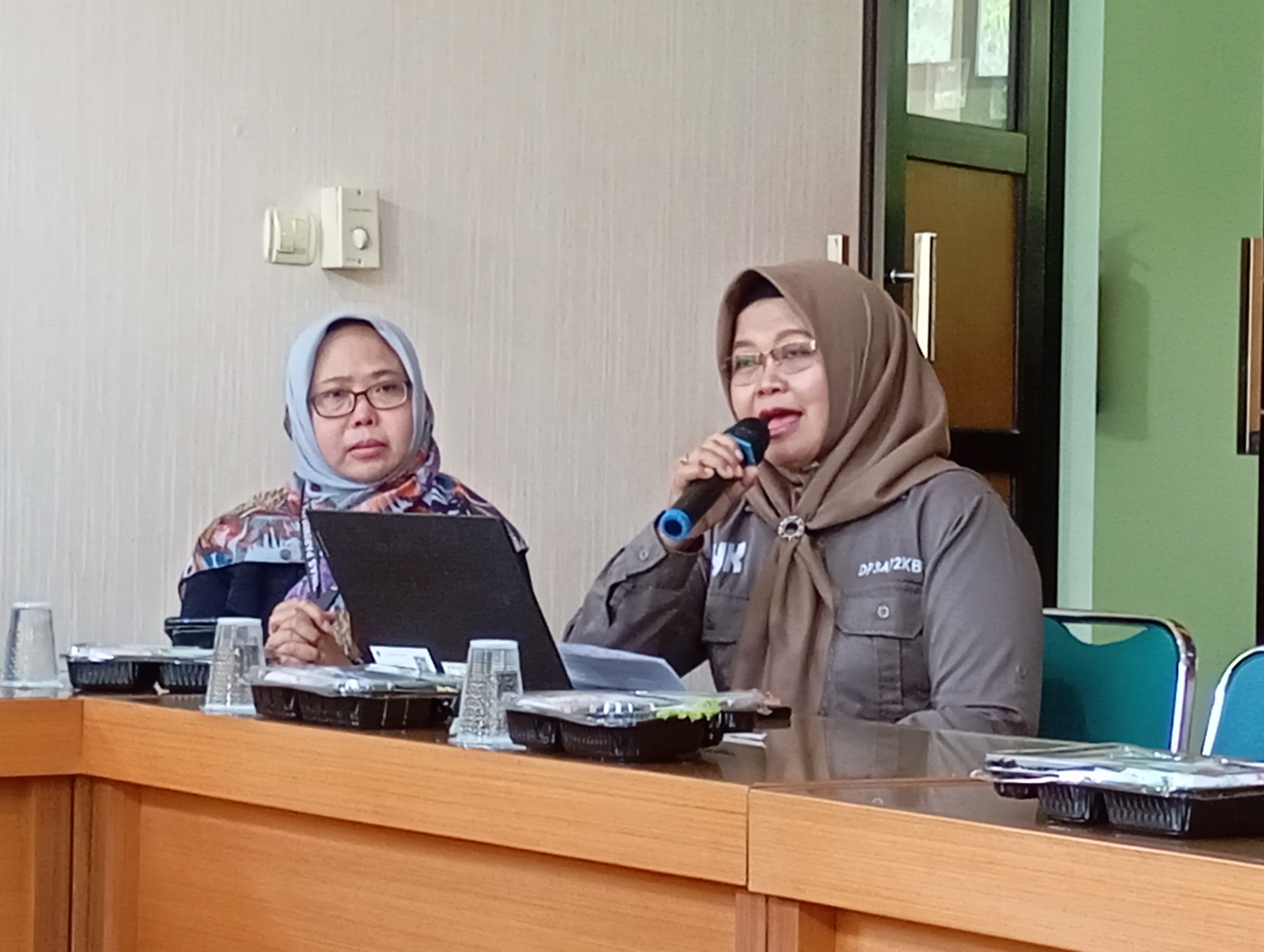 Kepala Bidang Perlindungan dan Pemenuhan Hak Anak DP3AP2KB Kota Jogja Sri Isnayanti saat menyampaikan keterangannya kemarin (26/7).&nbsp;(IWAN NURWANTO/RADAR JOGJA)