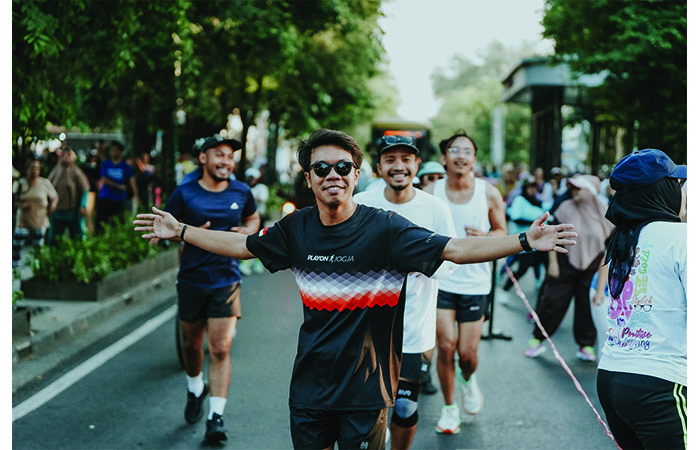 AGENDA RUTIN: Dimas Andika saat sedang berlari dengan komunitasnya Kotorun Squad setiap Minggu pagi. Setiap lari, jarak minimal yang ditempuh adalah 10 kilometer.&nbsp;(Dokumentasi Pribadi)