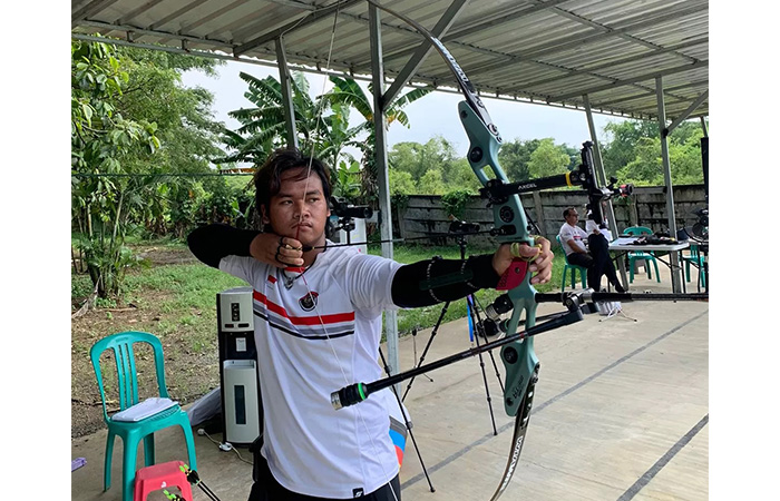 BERSIAP: Atlet panahan nasional asal Bantul Arif Dwi Pangestu saat menjalani latihan rutin untuk persiapan tampil di Olimpiade Paris 2024.