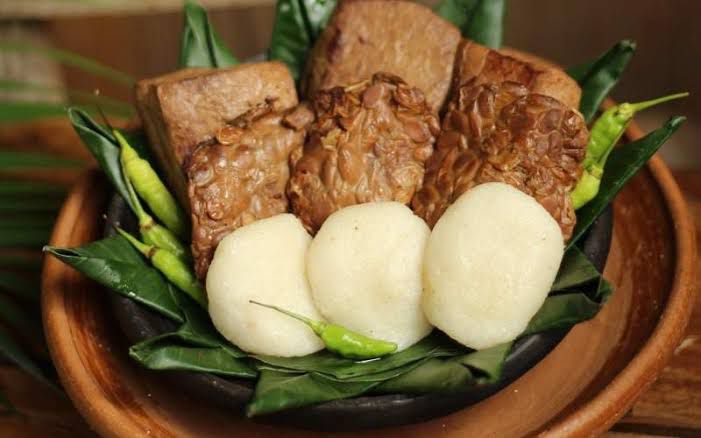 Kenikmatan Jadah Tempe yang Terbuat dari Beras Ketan Putih dan Tempe.   (bakpiakukustugu.co.id)