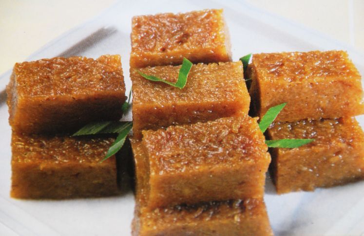 kuliner manis yang tidak boleh dilewatkan adalah Wajik (pinterest)