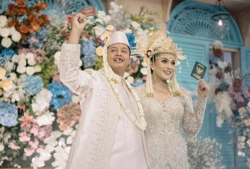 Pernikahan Dustin Tiffani dan Dita Rizky Amaliam dengan adat betawi berlangsung Minggu (38/7/2024).