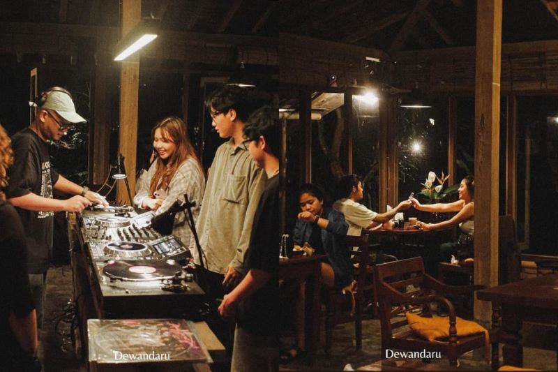 Suasana di Suara Dewandaru Caf&eacute;