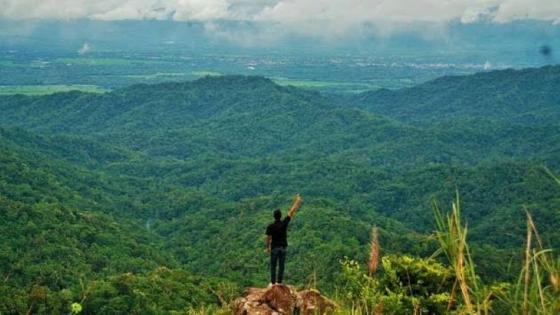 Salah satu wisata di Kulon Progo yang menyajikan panorama alam.