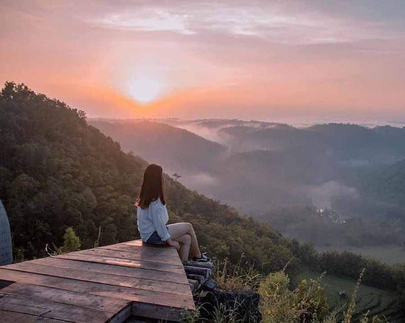 Menikmati Sunrise point di Ekowisata Jatisari Seropan 3.