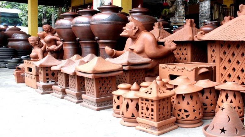 Desa Kasongan sebagai tempat rekomendasi bagi Anda yang ingin membeli barang dari tanah liat di Yogyakarta
