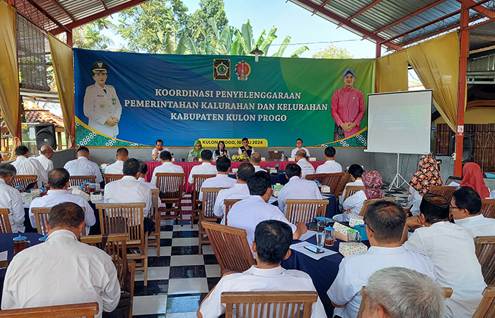 KORDINASI: Rapat kordinasi antara Pemprov DIY dengan lurah se-Kulon Progo.ANOM BAGASKORO/RADAR JOGJA
