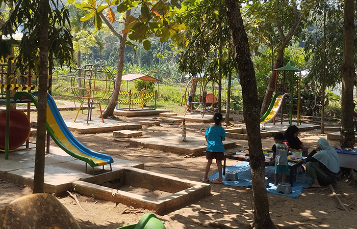 Suasana RTH Taman Geger Menjangan di samping Kolam Renang Arta Tirta Purworejo, Senin (30/7).JIHAN ARON VAHERA/RADAR JOGJA