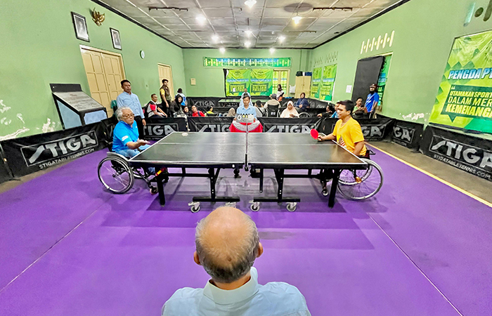 GIAT BERLATIH: Para atlet tenis meja non tuna netra saat menjalani program promosi dan degradasi di Hall Tenis Meja Pengda PTMSI&nbsp;DIY.Rizky Wahyu/Radar Jogja