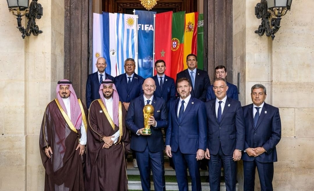 Presiden FIFA bersama tujuh pemimpin federasi untuk tawaran tuan rumah Piala Dunia 2030 dan 2034 (ig gianni_infantino)