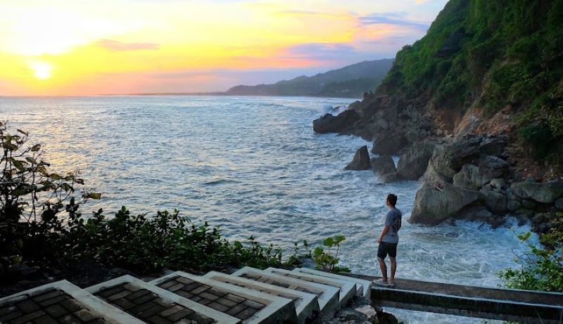 Panorama yang diberikan dari luar Gua Langse.