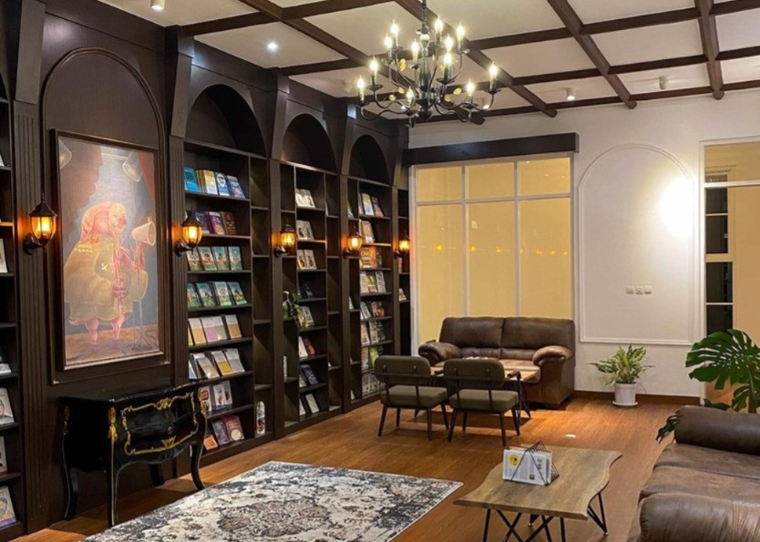 Suasana tenang dan nyaman untuk membaca buku di Solusi Buku Yogyakarta (@solusibuku)