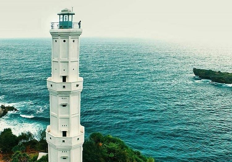 Mercusuar di Pantai Baron Gunung Kidul, Yogyakarta