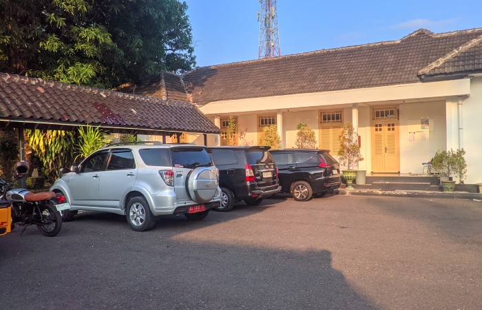 Kendaraan mobil dinas yang dipinjamkan oleh anggota legislatif di Gunungkidul.Andi May/Radar Jogja
