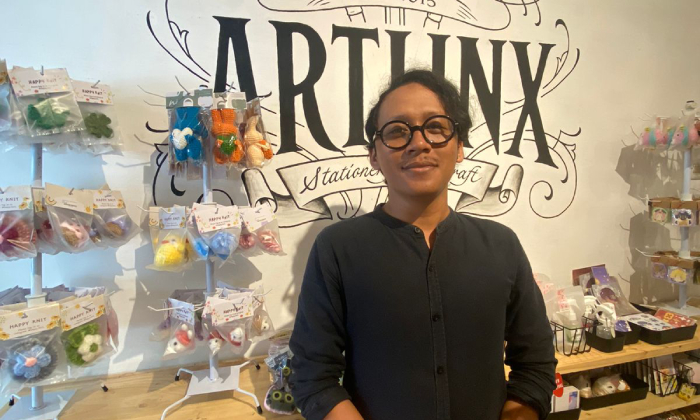 Penjual buku journaling Artlinx Store Rohimad Syaifullah.GUNAWAN/RADAR JOGJA&nbsp;
