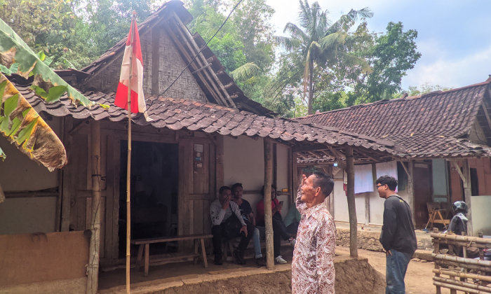 DILUPAKAN: Mbah Sarno saat ditemui wartawan di rumahnya, Padukuhan Susukan 2, Genjahan, Ponjong, Gunungkidul, (2/8).Andi May/Radar Jogja&nbsp;