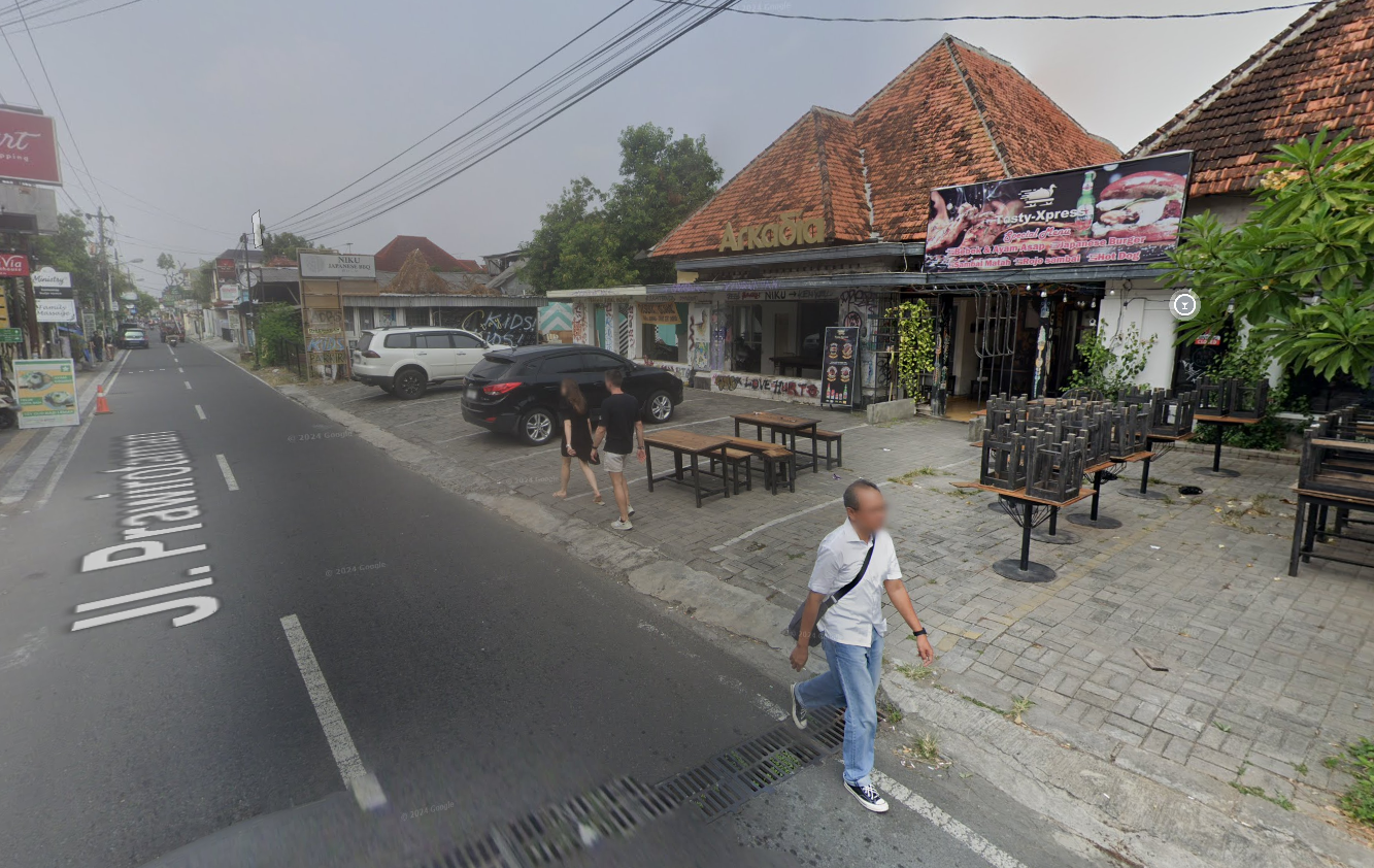 Jalan Prawirotaman Kota Jogja atau yang dikenal dengan Kampung Bule.