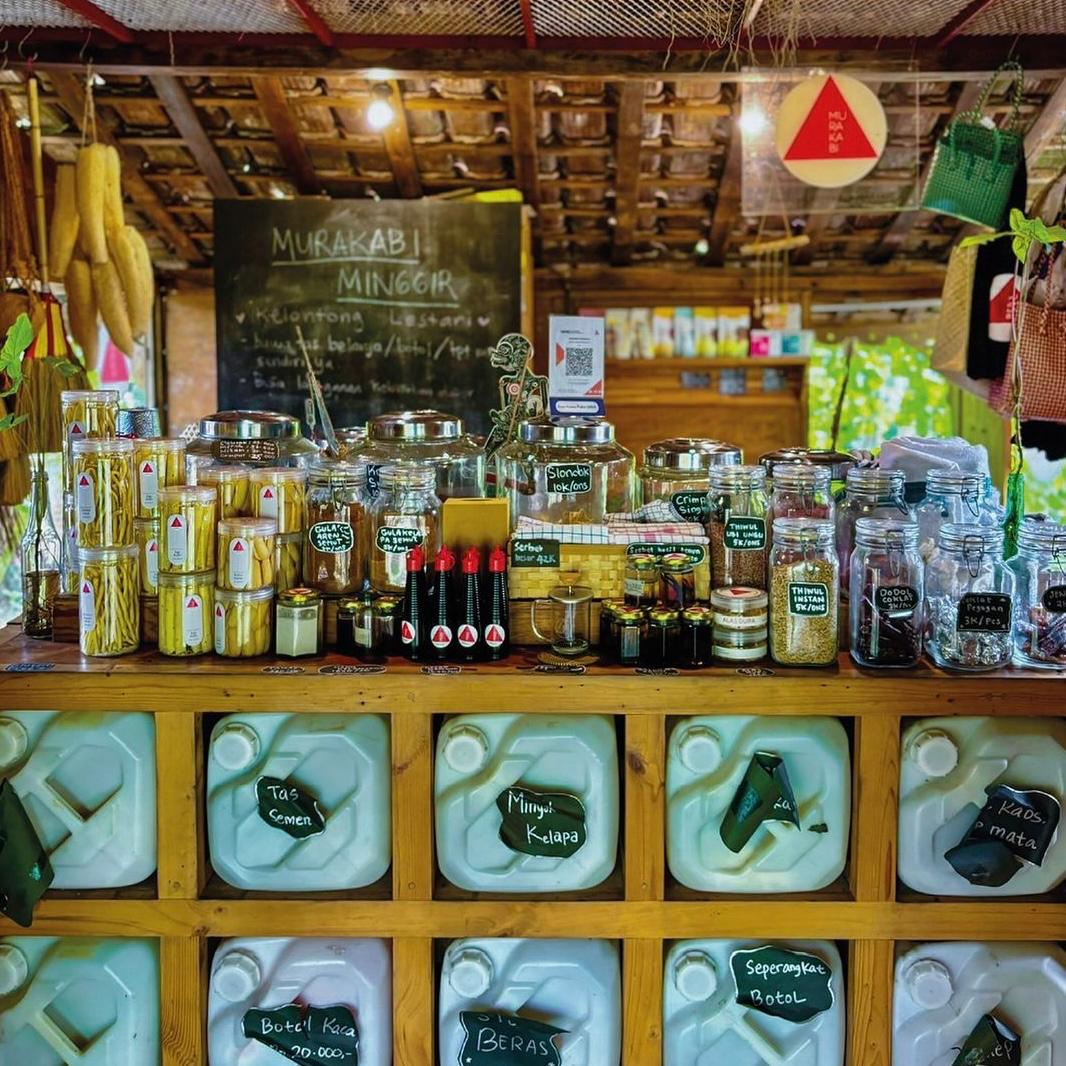 Warung Murakabi Minggir, sangat mengutamakan produk lokal.