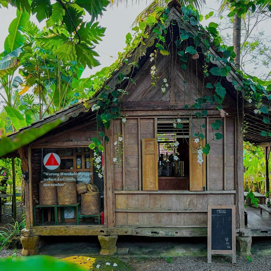 Warung Murakabi Minggir, sangat mengutamakan produk lokal.