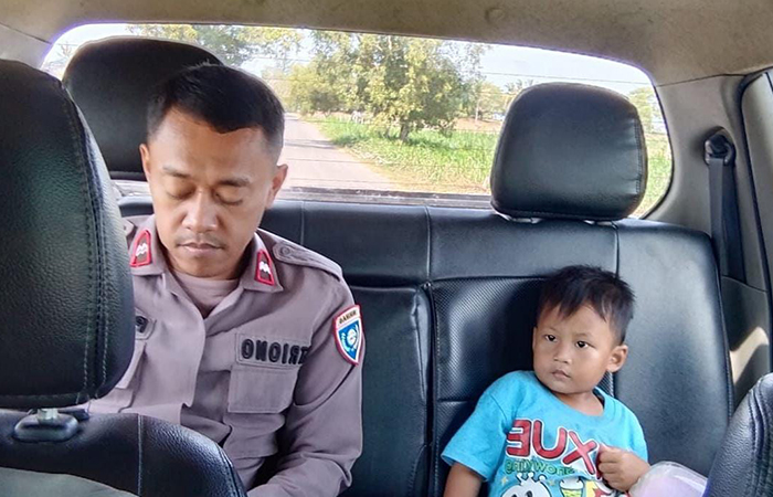 SIGAP : Polsek Buluspesantren menindaklanjuti penemuan bocah berusia tiga tahun yang pergi dari rumah tanpa pamit orang tua.Dokumentasi Polres Kebumen