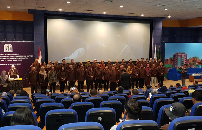 SIMBOLIS: Acara pelantikan pengurus Aptisi Jogjakarta periode 2023-2027 di Universitas Amikom (5/8).GUNAWAN/RADAR JOGJA&nbsp;
