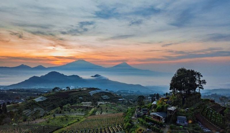 Destinasi wisata dengan view 6 gunung megah di Magelang, Silancur Highland.