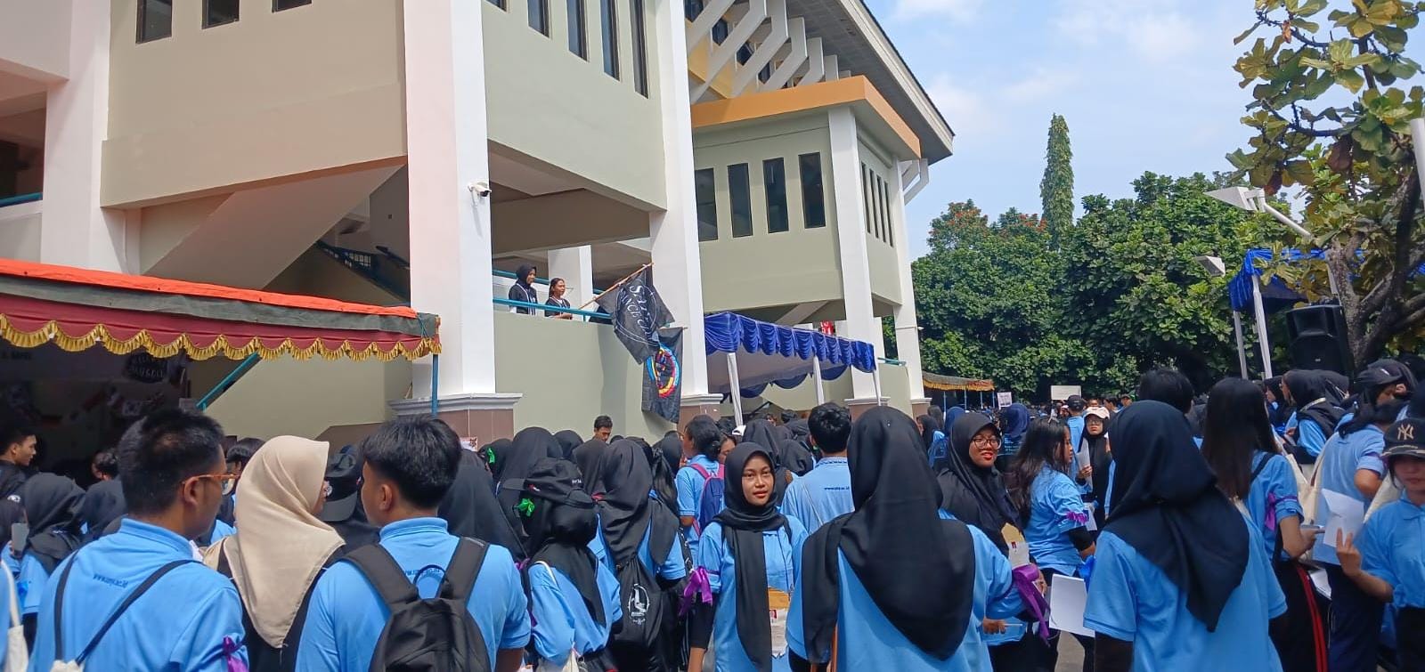 Suasana Universitas Negeri Yogyakarta (UNY) sehari pasca insiden BEM dengan oknum dosen. Hari ini Rabu (7/8/2024) ada kegiatan display UKM.  (gunawan/Radar Jogja)