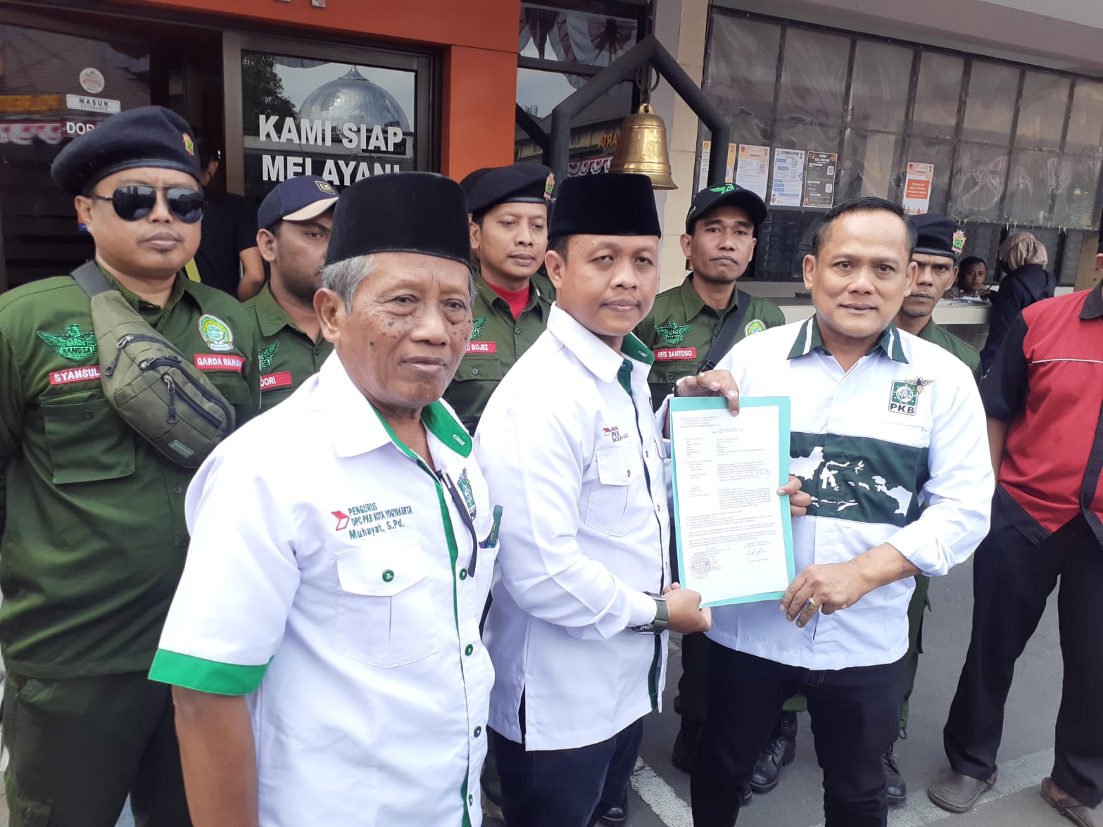 Jajaran DPC PKB Kota Jogja saat membuat laporan pencemaran nama baik yang dilakukan oleh Lukman Edy di Polresta Yogyakarta, Rabu (7/8/2024).  (IWAN NURWANTO/radar jogja)