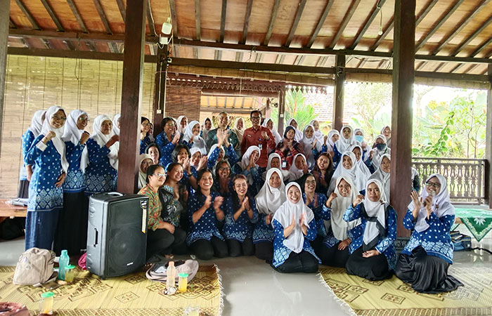 PENGABDIAN: Pertemuan rutin pendidik PAUD non-formal Kapanewon Minggir, Kamis (8/8). Mereka berharap ada perhatian dari pemerintah agar ada peningkatan kesejahteraan.