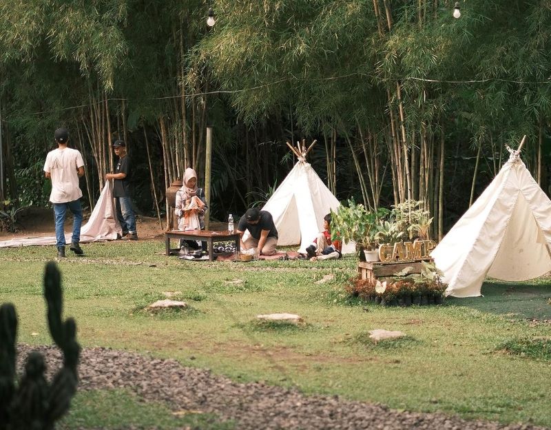 Suasana Nyaman Camp Grill and Nature (Sumber:  @camp_coffeeandnature)